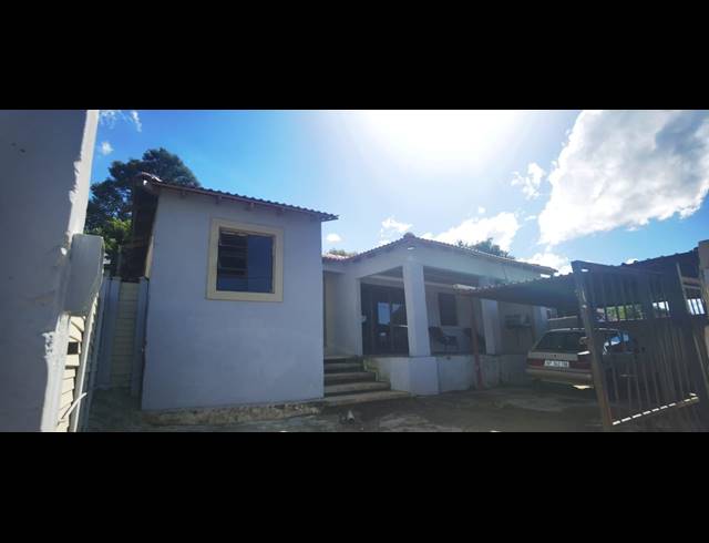 4 BEDROOM FREEHOLD FOR SALE IN HOWICK CENTRAL